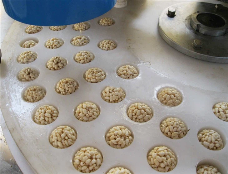 Crunchy Sesam Bar Puffed Rice Cake Forming Machine